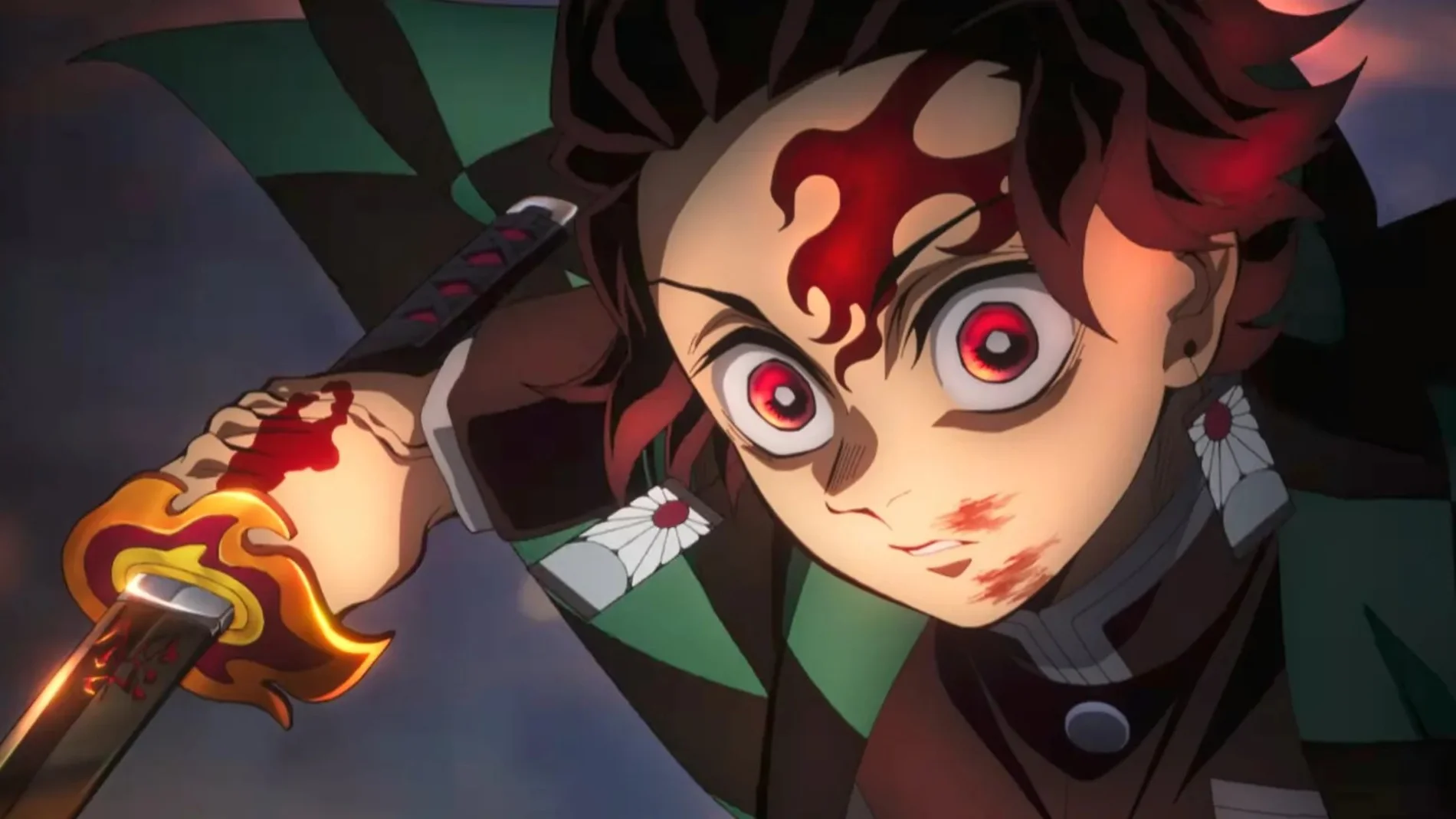 Tanjiro con la mirada encendida, sujetando su espada
